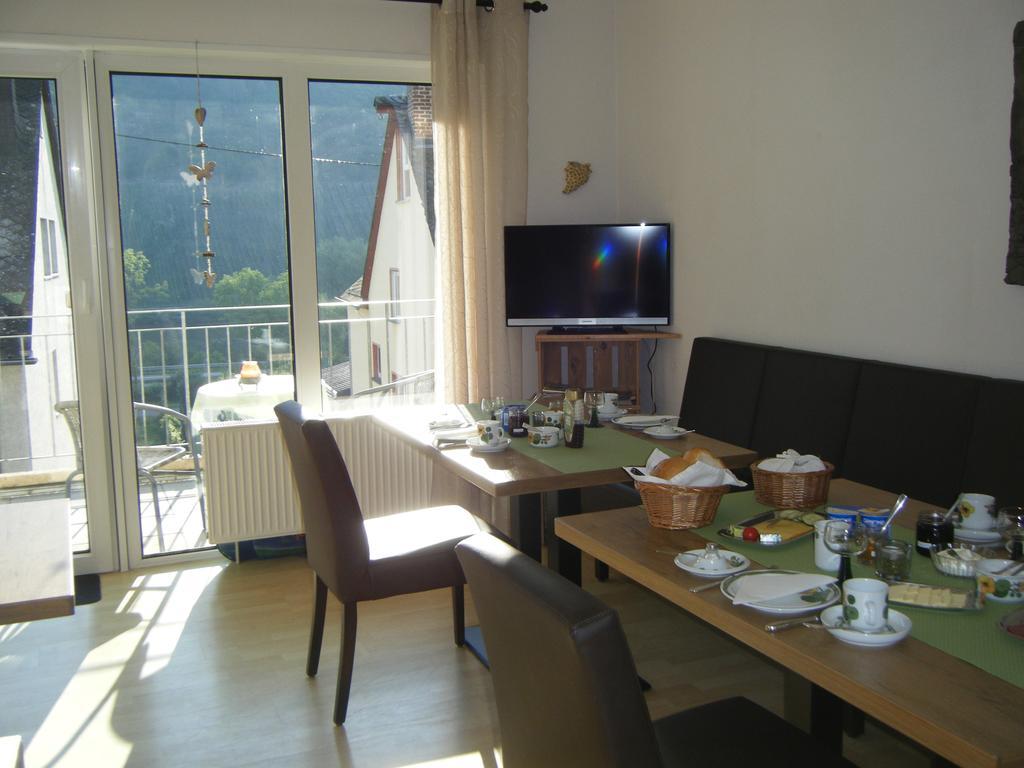 Ferienweingut Hensler 호텔 브리에델 외부 사진