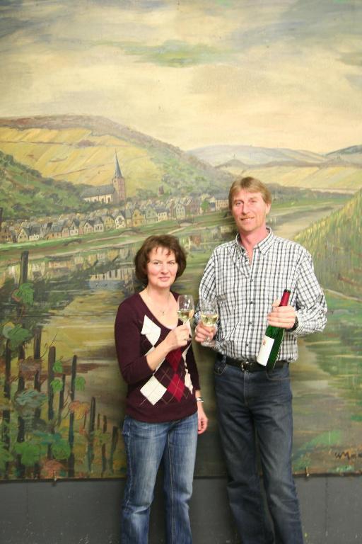 Ferienweingut Hensler 호텔 브리에델 외부 사진